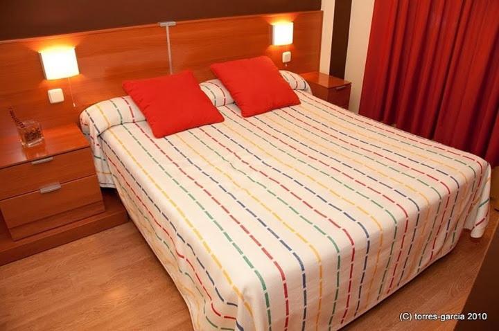 Apartahotel Alcala Centro Alcalá de Henares Zimmer foto